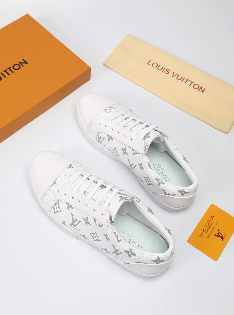 Factory price: 360💰LV official website popular series🔥🔥: 2 production, selected high-end imported cowhide, sheepskin lining sheepskin pads, paired with Louis Vuitton Monogram Ecli men's shoes 💰se canvas and pure black rubber soles, the ultimate simple design, the perfect interpretation of the latest inspiration for shoes, the integration of classics and fashion, high-end quality, worthy of your possession. The bottom car line will never be unglued🏆🏆🏆Welcome all sellers to sell in the picture above. We can send one piece on behalf of you. The code number is 38-44 (45 codes can be customized)